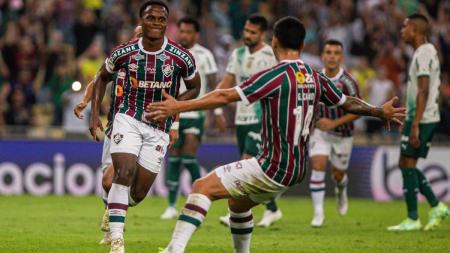 Jhon Arias e Cano comemorando um dos gols da vitória do Fluminense sobre o Palmeiras