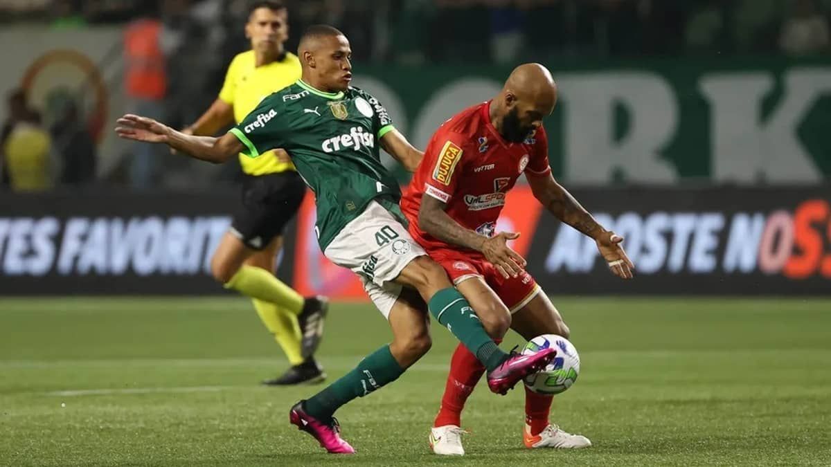 Jhon Jhon comemora estreia entre titulares do Palmeiras