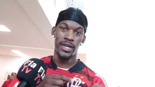 Jimmy Butler visitou o Flamengo durante férias no Brasil