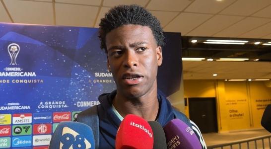 Jonathan Jesus, zagueiro do Cruzeiro, em zona mista
