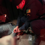 Transexual é esfaqueada por companheiro, e suspeito é preso em flagrante em Mariana