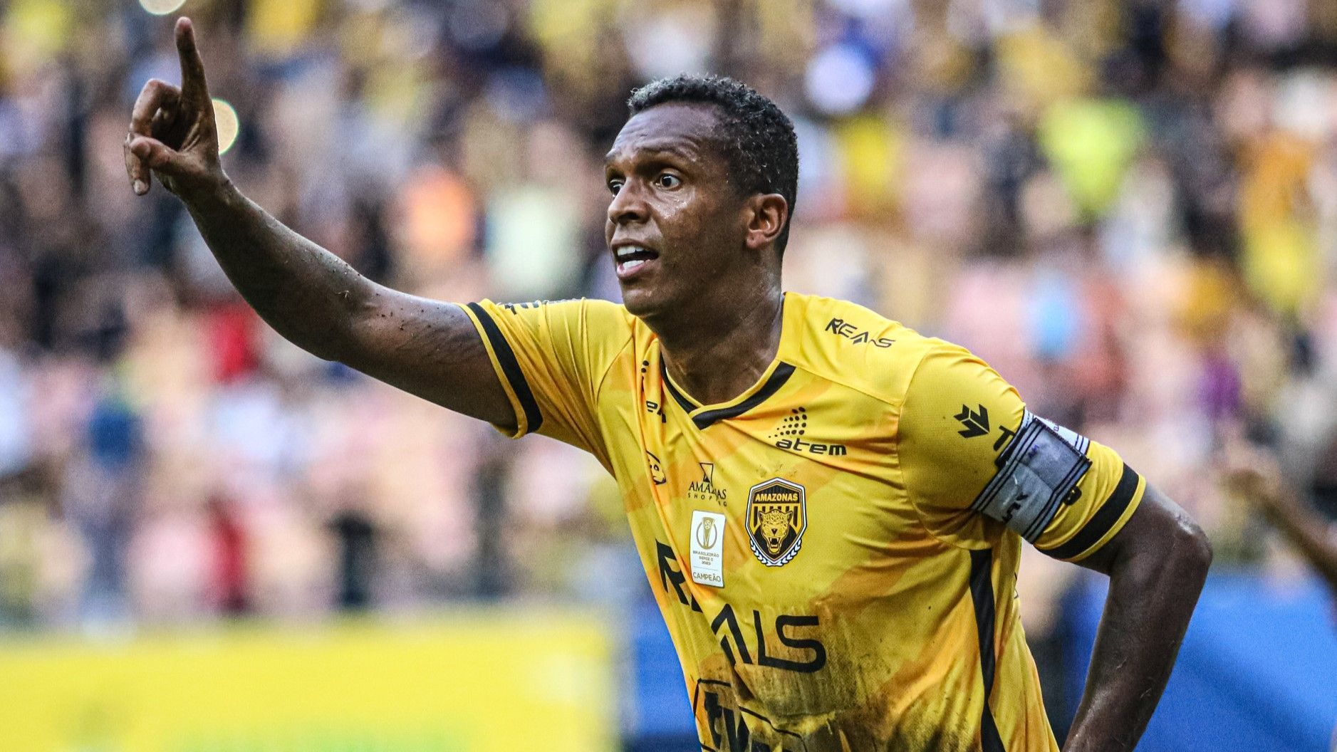 Ex-Atlético e Corinthians, Jô paga pensão e deixa cadeia em Campinas