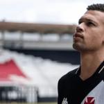 Zagueiro do Vasco sofre acidente de carro no Rio de Janeiro