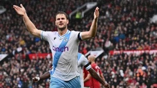 Joachim Andersen comemora gol do Crystal Palace contra o Manchester United