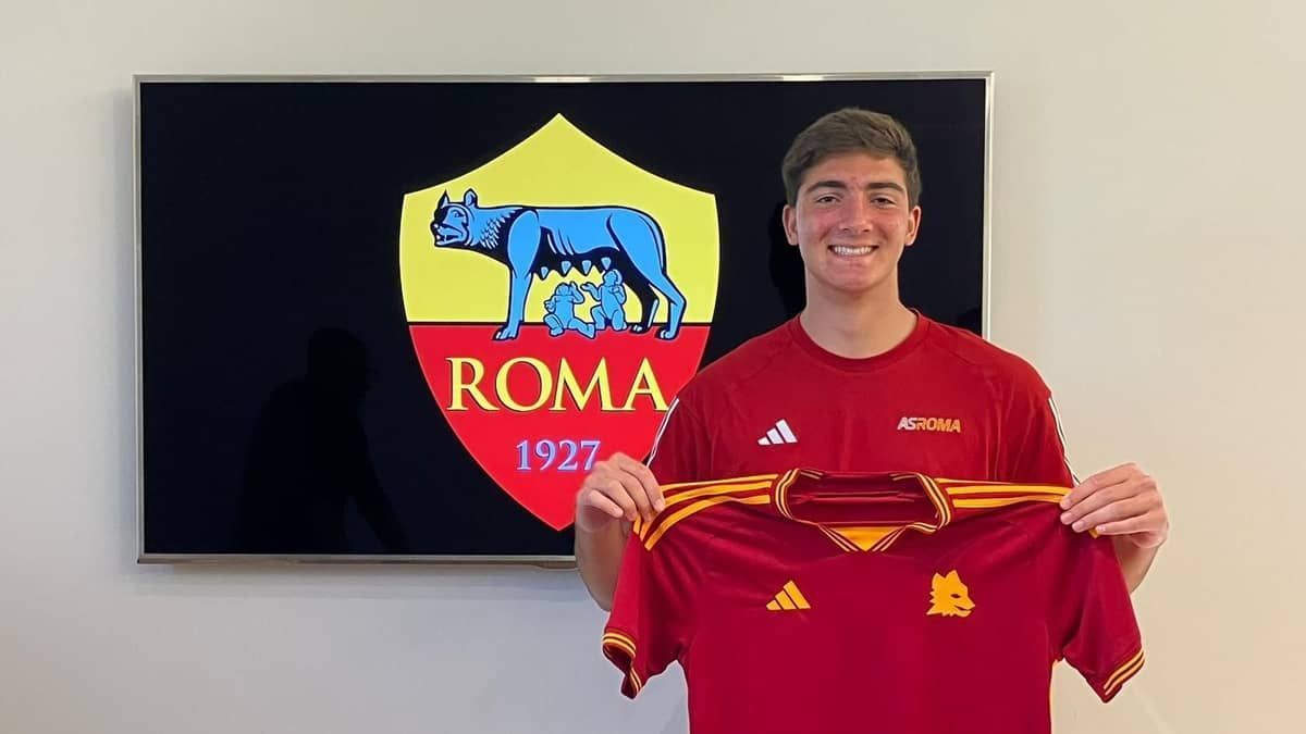 Zagueiro emprestado pelo Corinthians à Roma dá primeira assistência na Itália 