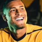 Flamengo deposita R$ 1,9 milhão em conta de João Gomes errado