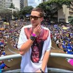 João Guilherme, filho do cantor Leonardo, curte folia em BH