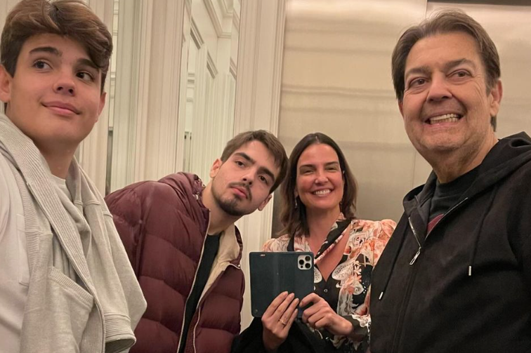 Filho de Faustão, João Silva abre baú e mostra fotos inéditas com o pai: ‘Saudade’