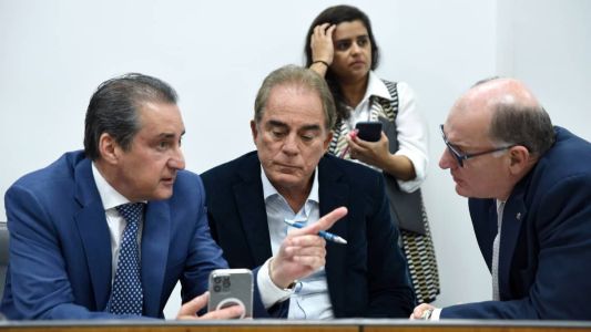 João Magalhães (esq) articula aprovação de projeto que pode gerar até R$ 1,2 bilhão em receitas para o governo de Minas