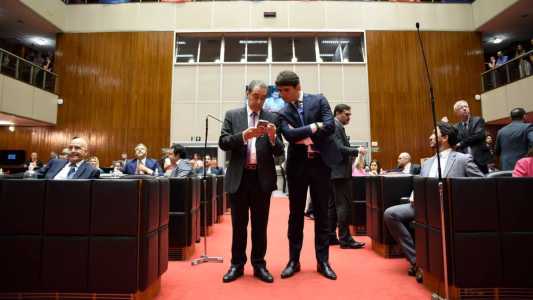 João Magalhães (esq.) é o líder do governo Zema no Parlamento