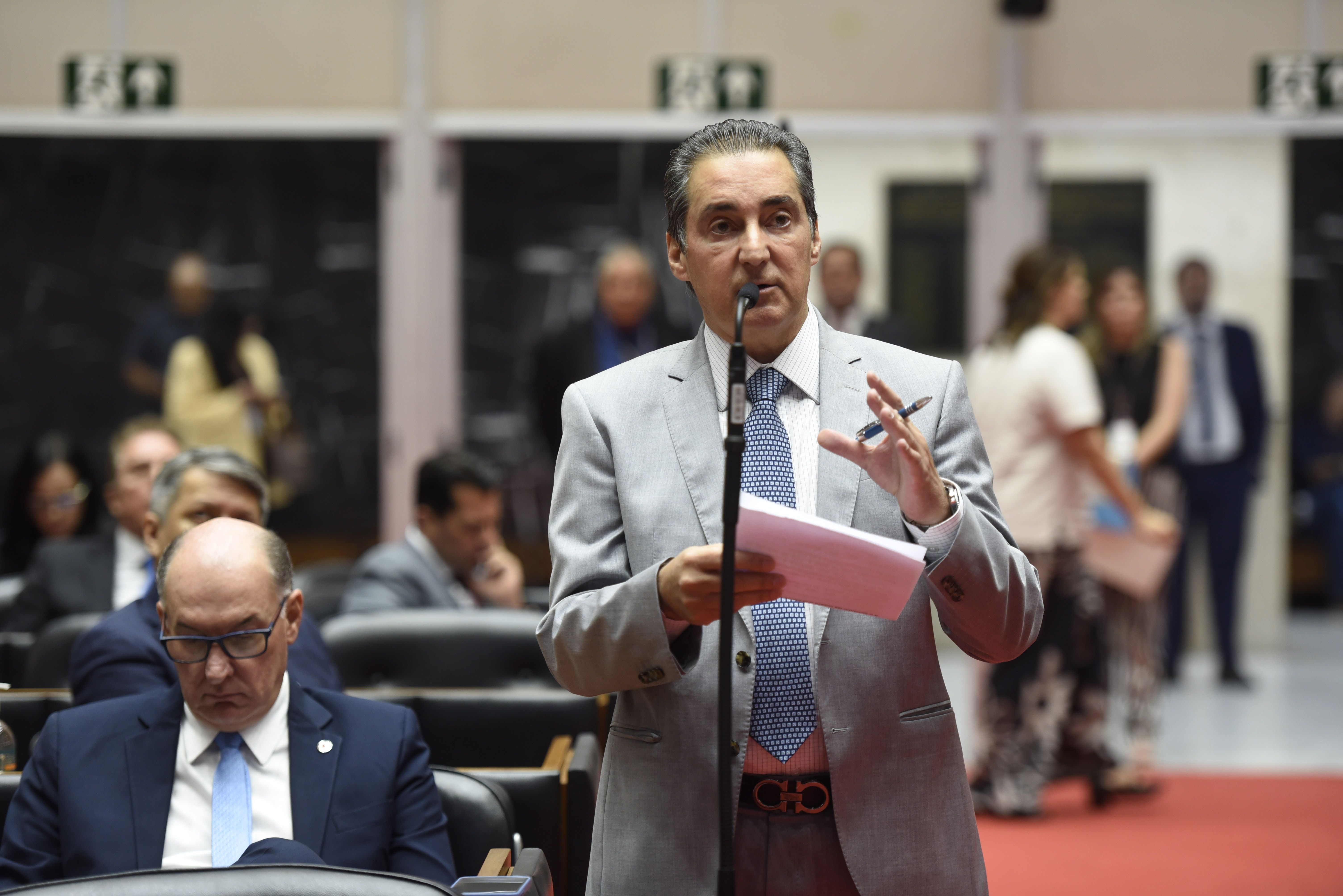 Líder de Zema associa rombo de R$ 8 bi nas contas públicas à dívida de Minas com a União