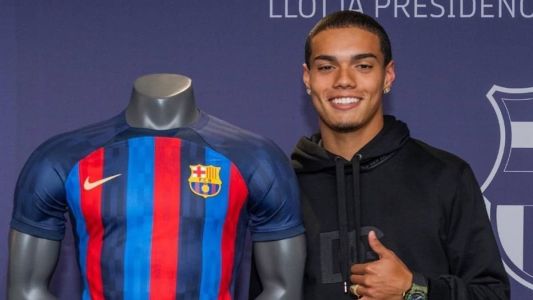 João Mendes, filho de Ronaldinho Gaúcho, que atuou na base do Cruzeiro e acertou com o Barcelona