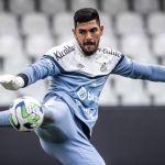 João Paulo deixa gramado chorando e preocupa torcida do Santos