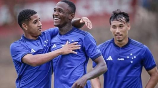 João Pedro comemora gol do Cruzeiro sobre o Ceilândia-DF, em Betim