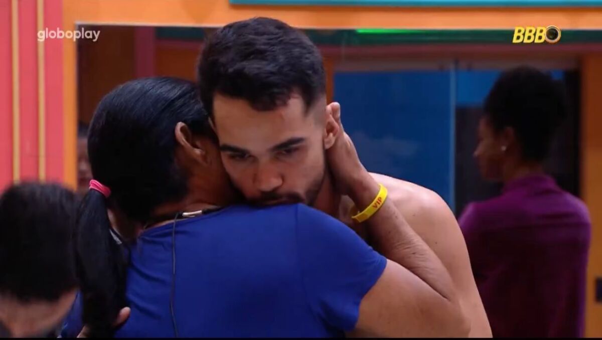 João Pedro recebe apoio de brothers após passar por atendimento médico no BBB 25