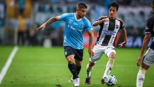 João Pedro foi substituído no início do segundo tempo após sentir a coxa