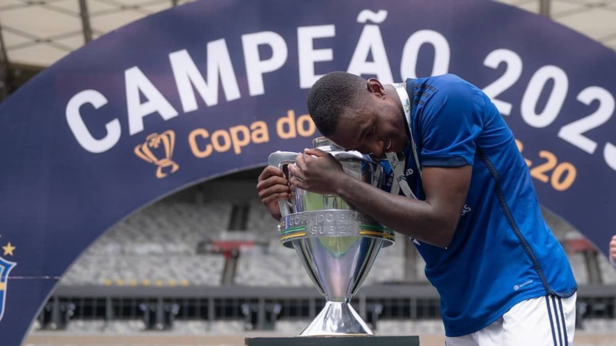 Atacante da base é promovido e vive 'semana de sonhos' no Cruzeiro 