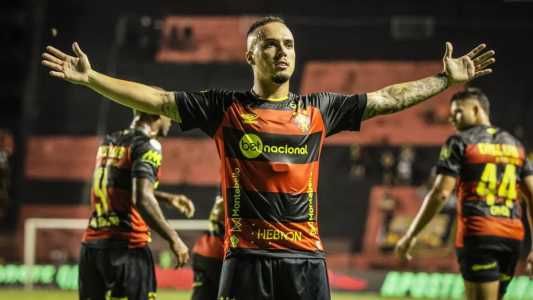 João Peglow, atacante do Sport