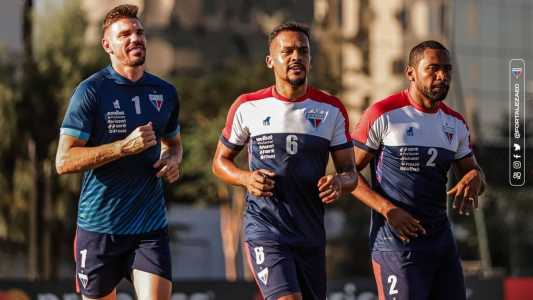 João Ricardo, Bruno Pacheco e Tinga em treinamento do Fortaleza antes de enfrentar o Goiás