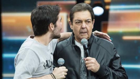 João Silva ao lado do pai no 'Faustão na Band'