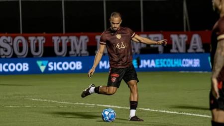 João Victor, zagueiro do Vitória