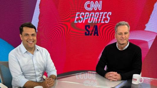 João Vitor Xavier ao lado do presidente do Flamengo, Rodolfo Landim