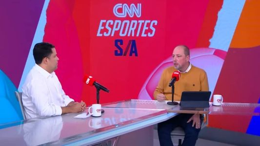 João Vitor Xavier durante entrevista com Alessandro Barcellos, presidente do Inter