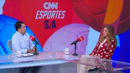 João Vitor Xavier durante entrevista com Leila Pereira no CNN Esportes S/A