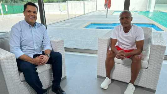 João Vitor Xavier entrevistou Romário no CNN Esportes S/A