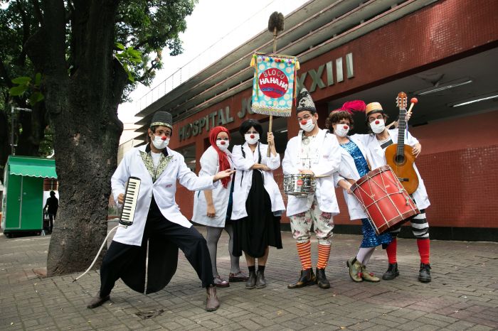 <i>O tradicional cortejo de Carnaval realizado pelo Hahaha dentro dos hospitais de Belo Horizonte há 10 anos acontecerá, pela primeira vez, para o grande público</i>