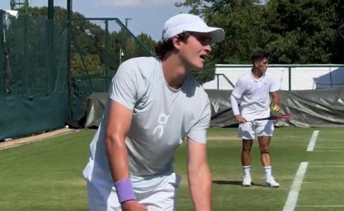 João Fonseca em treino antes de Wimbledon 2025