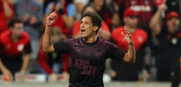 João cruz tem contrato com o Athletico-PR até 2028
