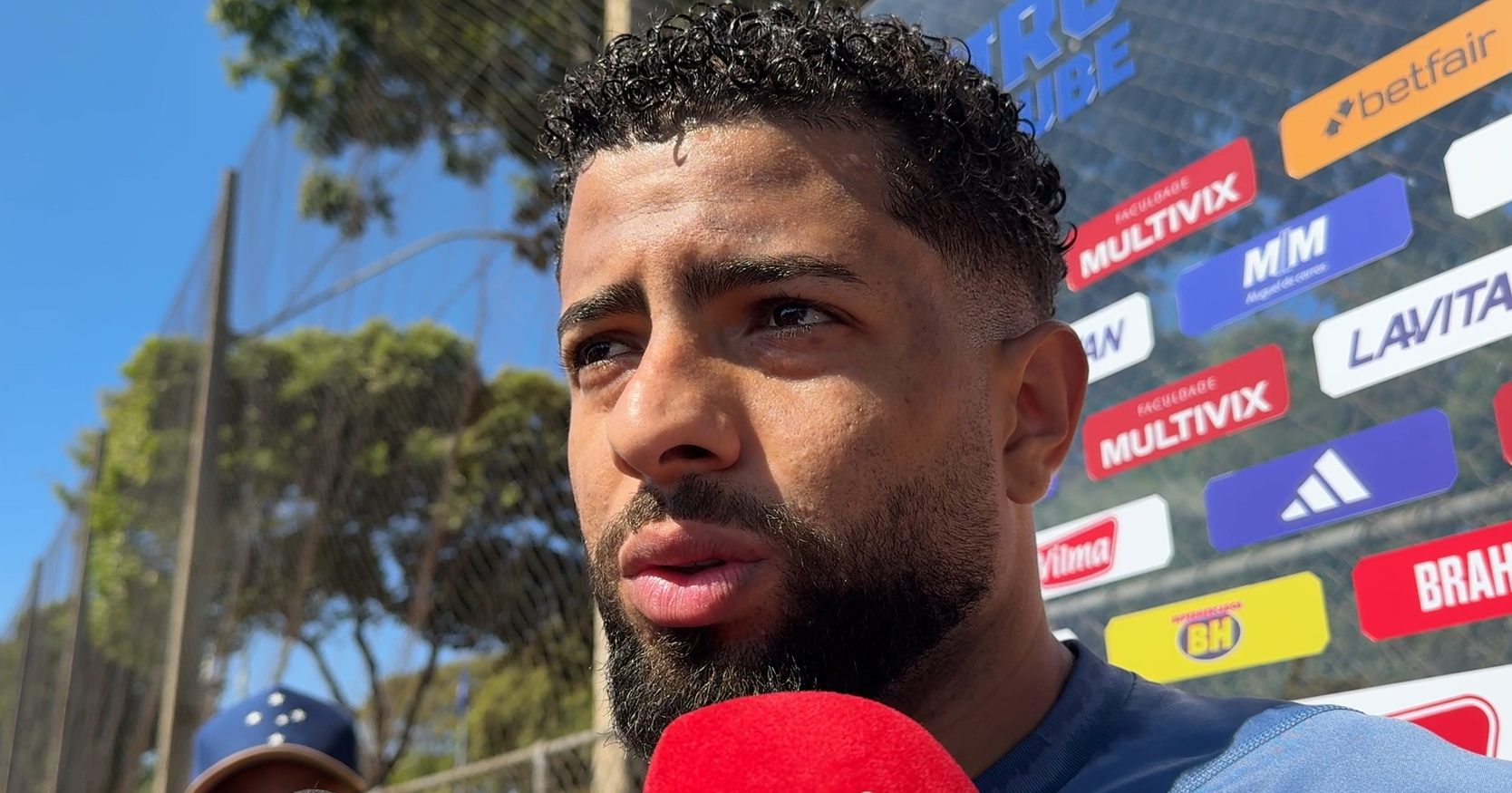 João Marcelo exalta força do Cruzeiro no Mineirão, mas pede atenção contra Cuiabá