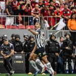 Flamengo tem dois expulsos, Joaquim faz golaço e Santos vence pelo Brasileiro