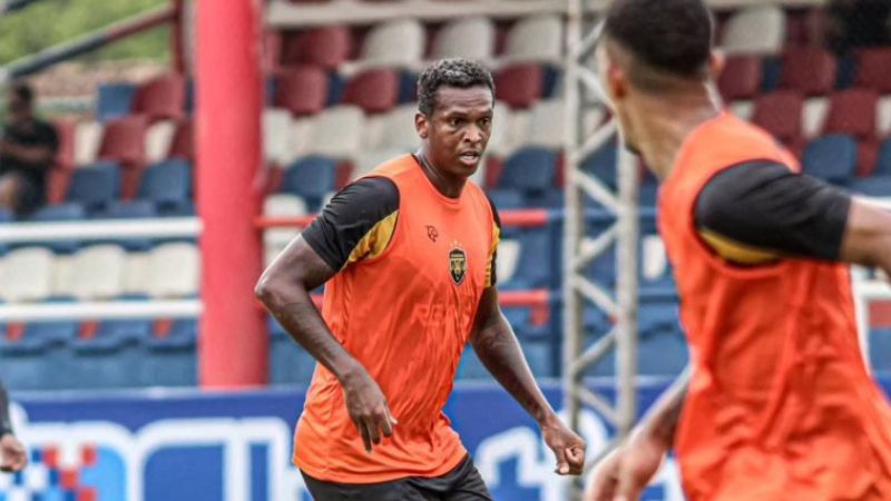 Jô é preso antes de jogo da Série B por falta de pagamento de pensão alimentícia