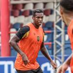 À distância, Jô apoia Corinthians e diz se acredita em recuperação do time