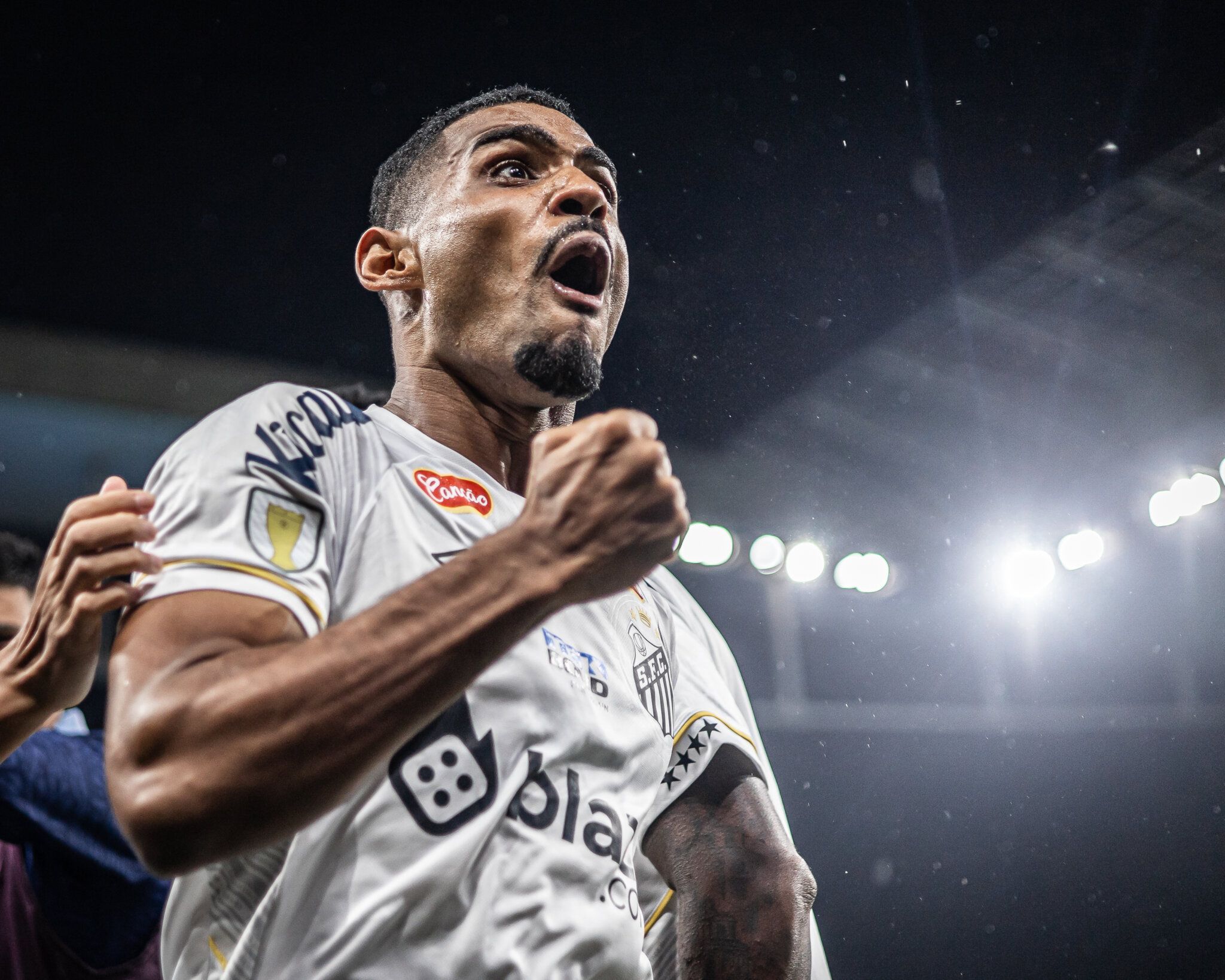 Santos vende zagueiro para futebol mexicano; veja valores detalhados