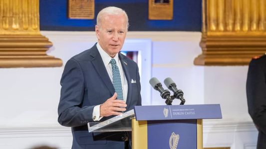 Joe Biden durante evento no Castelo de Dublin
