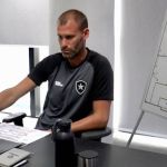 Ídolo no Botafogo, Joel Carli assume cargo após a aposentadoria