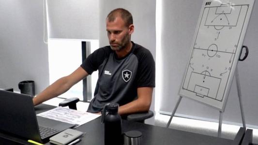 Joel Carli em nova função no Botafogo