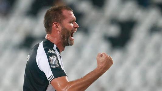 Joel Carli fez história com a camisa do Botafogo e seguirá no clube