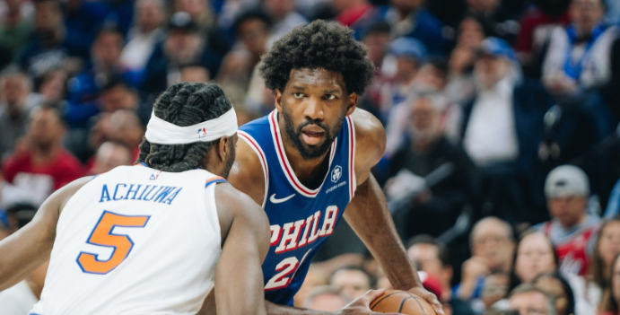 NBA: Embiid joga com Paralisia de Bell, mas brilha em vitória dos 76ers sobre Knicks