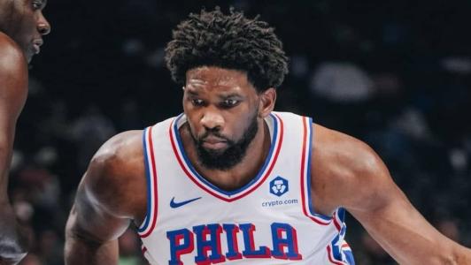 Joel Embiid, pivô americano-camaronês do Philadelphia 76ers