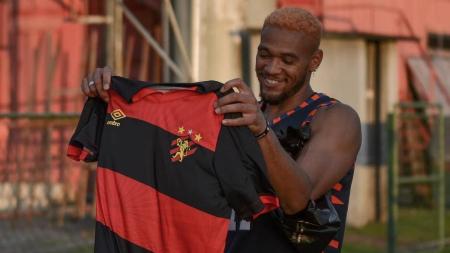Joelinton foi lançado pelo técnico Eduardo Batista, no Sport, em 2014