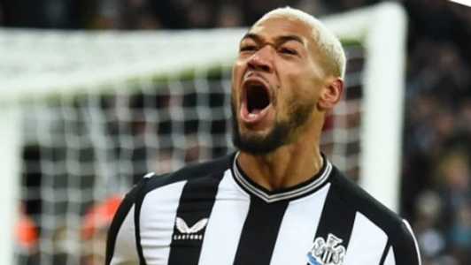 Joelinton marcou o terceiro gol do Newcastle na goleada sobre o Chelsea
