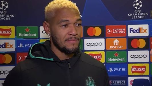 Joelinton, meio-campista do Newcastle