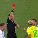 Fifa aumenta suspensão de volante da Seleção por expulsão contra a Argentina