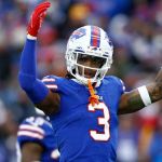 Após parada cardíaca, Damar Hamlin, jogador da NFL, acorda e já se comunica, dizem médicos