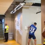 Expulso em jogo do Cruzeiro, Filipe Machado se revolta e quebra dispenser no Mineirão