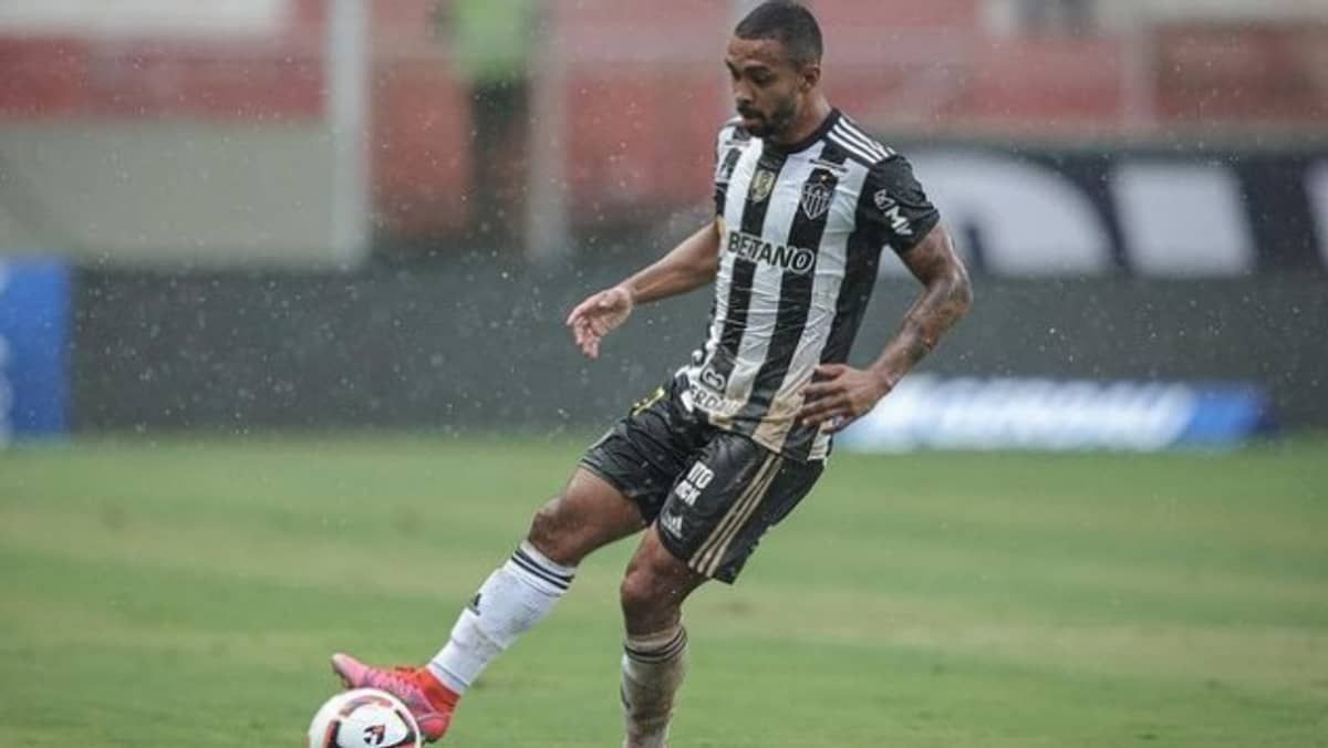 Atlético: lateral Paulo Henrique é aguardado no Rio de Janeiro para assinar com o Vasco
